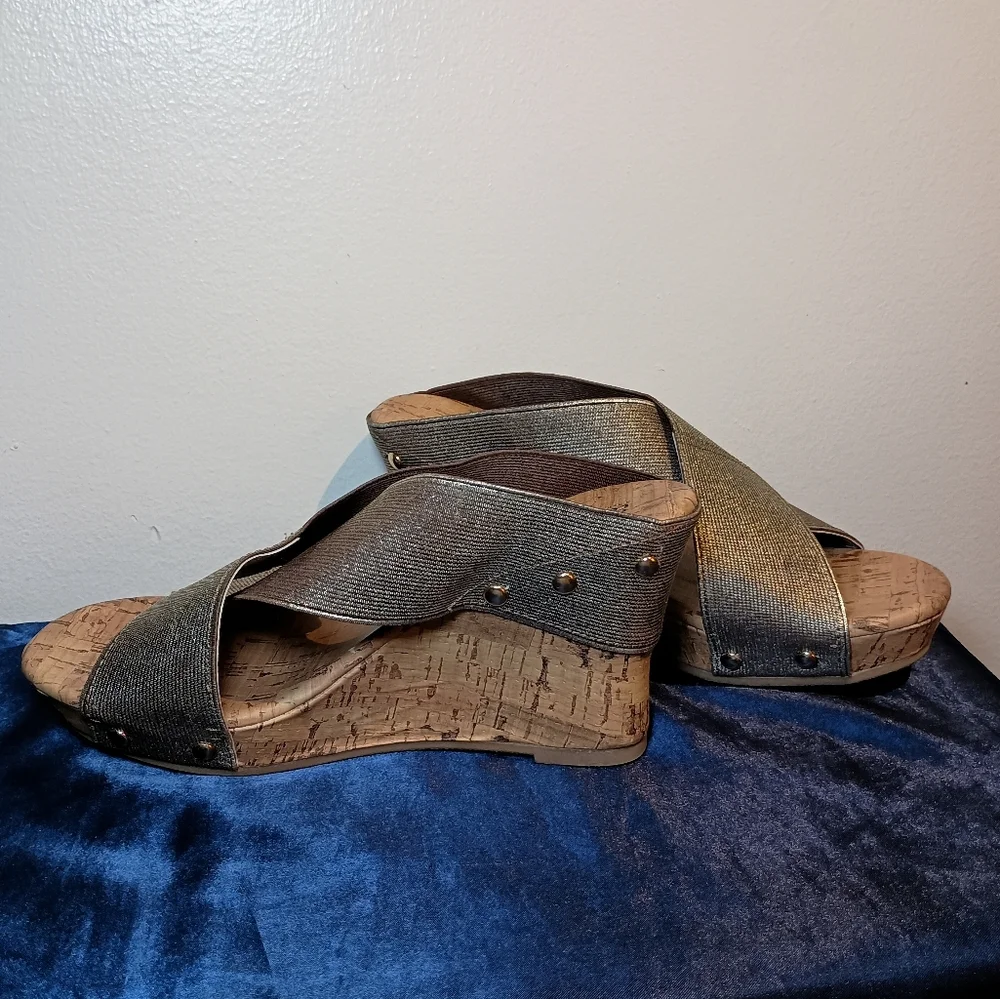 a.n.a. Women's Lexi Wedge Sandal Size 7.5 M